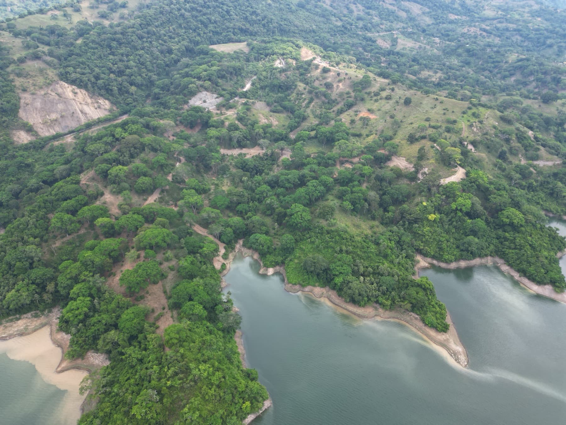 Vista aérea de la topografía del lote
